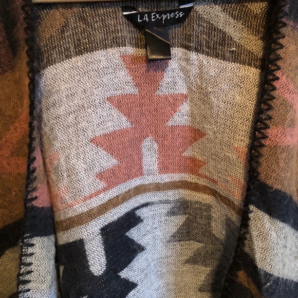 Aztec Pattern Shall - Picture 2 of 2